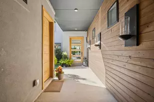 9733 Mixon Dr, Dallas, TX 75220 - Photo 27