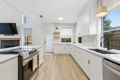 919 Waterford Way, Euless, TX 76039 - Photo 17