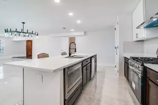 610 Tyler St, Ennis, TX 75119 - Photo 9