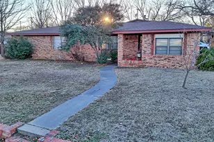 200 Louise St, Nocona, TX 76255 - Photo 3