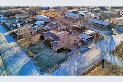200 Louise Street, Nocona, TX 76255 - Photo 17