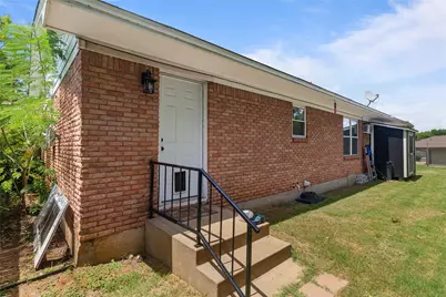 107 Woodard Avenue, Cleburne, TX 76033 - Photo 17