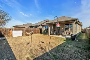 912 Crockett St, Aubrey, TX 76227 - Photo 25