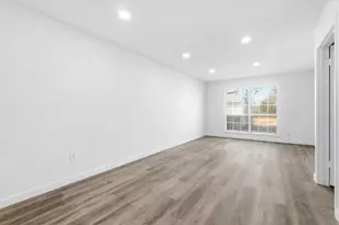 13031 Burninglog Ln, Dallas, TX 75243 - Photo 19