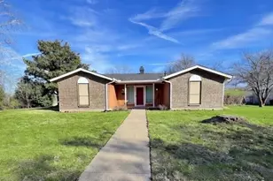 201 Lester St, Burleson, TX 76028 - Photo 1