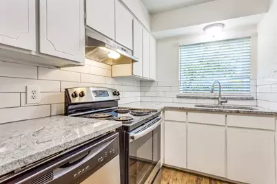 826 Wildwood Lane, Grapevine, TX 76051 - Photo 11