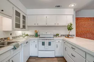 800 Crestview Dr, Burleson, TX 76028 - Photo 19