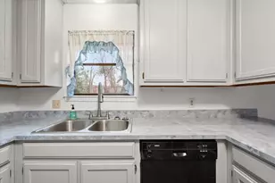 2305 Gilbert Cir, Arlington, TX 76010 - Photo 9