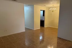 2725 Petersburg Dr, Arlington, TX 76014 - Photo 9