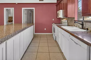 135 Lakeview Dr, Runaway Bay, TX 76426 - Photo 9