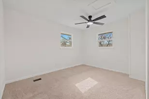 611 Ravenwood Dr, Arlington, TX 76013 - Photo 15