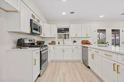 611 Ravenwood Drive, Arlington, TX 76013 - Photo 5