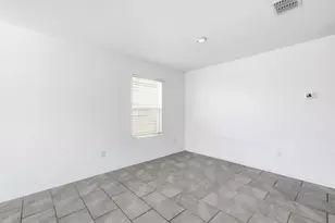 2928 Dora Dr, Fort Worth, TX 76119 - Photo 9