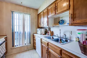 515 Guerin Dr, Arlington, TX 76012 - Photo 5