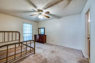 515 Guerin Dr, Arlington, TX 76012 - Photo 7