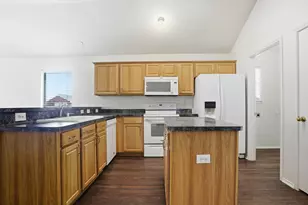 1000 Caleb St, Burleson, TX 76028 - Photo 7