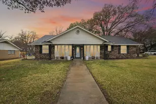 17 Lincolnshire Cir, Bedford, TX 76021 - Photo 3