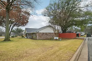 17 Lincolnshire Cir, Bedford, TX 76021 - Photo 5