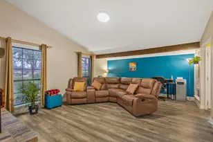 3418 Meadow Oaks Dr, Garland, TX 75043 - Photo 3