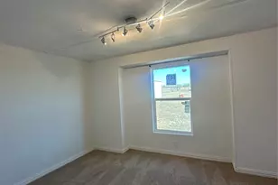 211 Alton, Ennis, TX 75119 - Photo 11