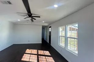 211 Alton, Ennis, TX 75119 - Photo 9