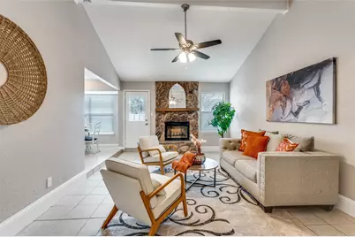 702 W Lynn Creek Drive, Arlington, TX 76001 - Photo 3