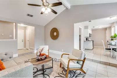 702 W Lynn Creek Drive, Arlington, TX 76001 - Photo 9