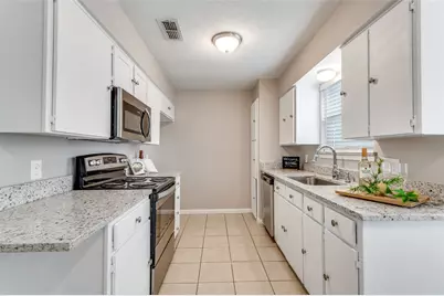 702 W Lynn Creek Drive, Arlington, TX 76001 - Photo 13