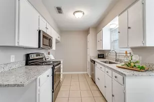 702 W Lynn Creek Dr, Arlington, TX 76001 - Photo 13