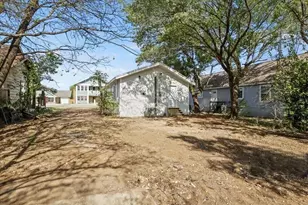 956 E Allen Ave, Fort Worth, TX 76104 - Photo 5