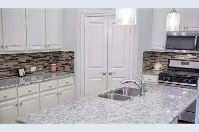 883 Birds Fort Trail, Arlington, TX 76005 - Photo 7