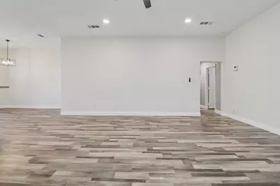 1004 Caliente Drive, Grand Prairie, TX 75051 - Photo 7