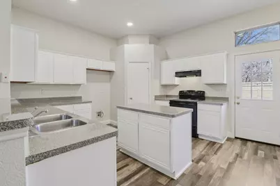 1004 Caliente Drive, Grand Prairie, TX 75051 - Photo 11