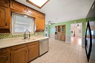 704 Morning Glory Ln, Bedford, TX 76021 - Photo 11