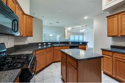 8530 Quicksilver Drive, Dallas, TX 75249 - Photo 7