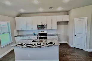 537 Hillcrest Cir, Justin, TX 76247 - Photo 7