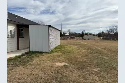 303 Ussery Street, Bowie, TX 76230 - Photo 9