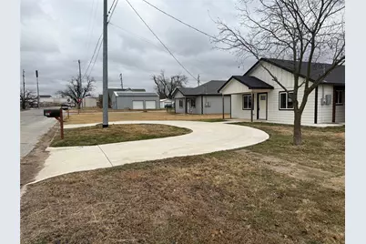 303 Ussery Street, Bowie, TX 76230 - Photo 5