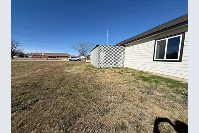 303 Ussery Street, Bowie, TX 76230 - Photo 7