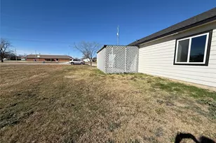 303 Ussery St, Bowie, TX 76230 - Photo 7