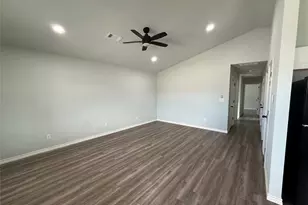 303 Ussery St, Bowie, TX 76230 - Photo 11