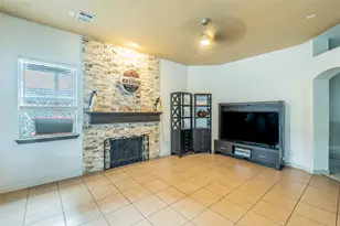 7043 Echo Lake Ct, Arlington, TX 76001 - Photo 3