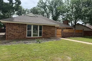 2109 Oakmeadow St, Bedford, TX 76021 - Photo 3
