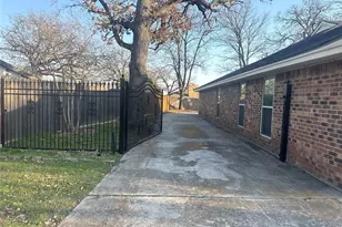 2109 Oakmeadow St, Bedford, TX 76021 - Photo 3