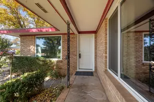 501 S Hilltop St, Burkburnett, TX 76354 - Photo 3