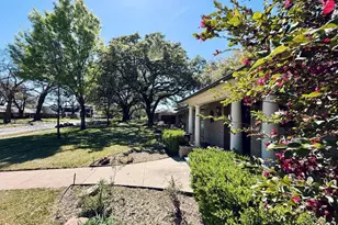 7141 Twin Tree Ln, Dallas, TX 75214 - Photo 11