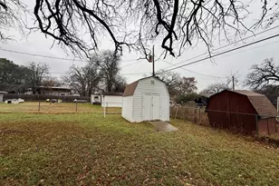 133 Gordon Dr, Azle, TX 76020 - Photo 9