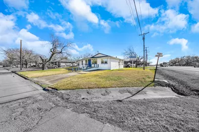 200 E Russell Avenue, Bonham, TX 75418 - Photo 23