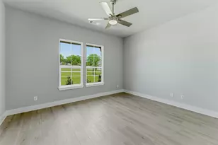 907 Perrin Ln, Van Alstyne, TX 75495 - Photo 11