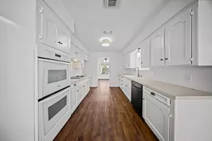 203 Oak Forest Trail, Euless, TX 76039 - Photo 13